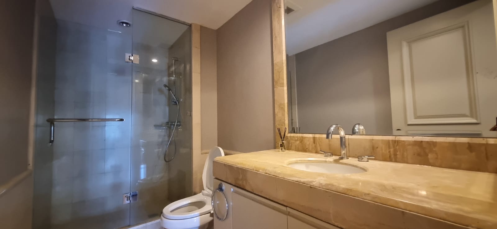 Plaza Residence – Spacious 3BR Apartment