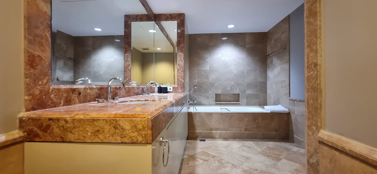 Plaza Residence – Spacious 3BR Apartment