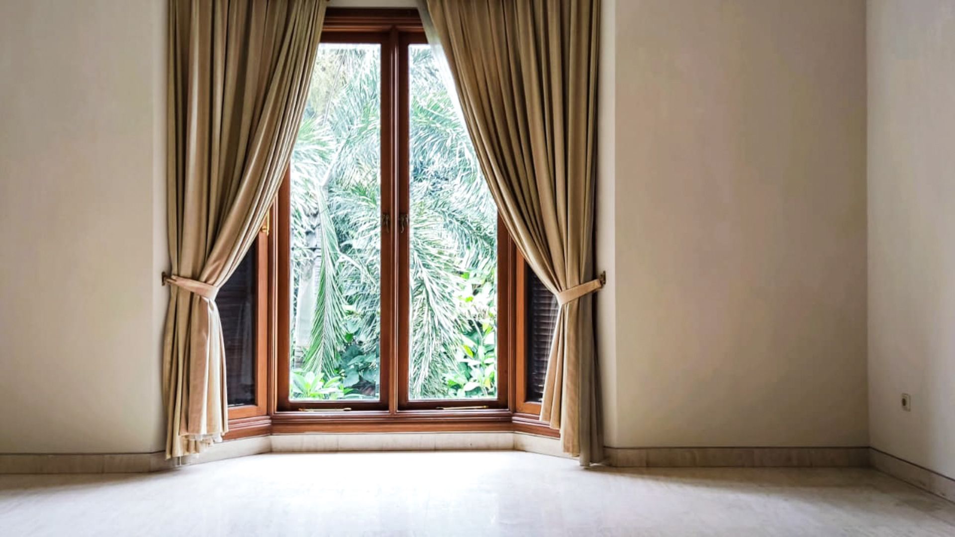 Jeruk Purut No. 59 – Bedroom Large 5BR House at Cilandak