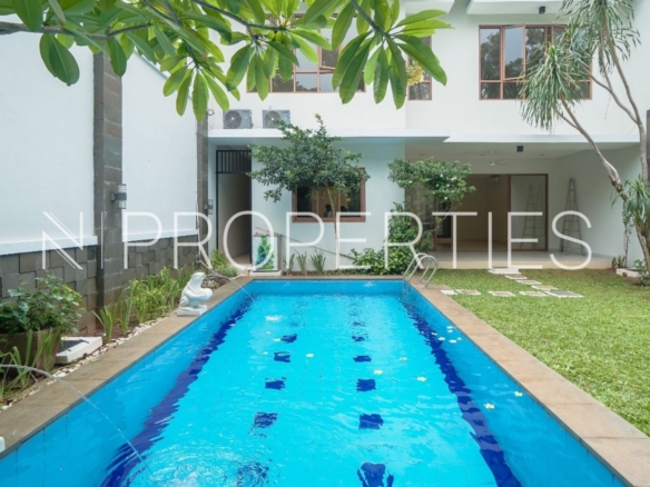 KEMANG SELATAN 11 No 105 - Kav B - Swimmingpool