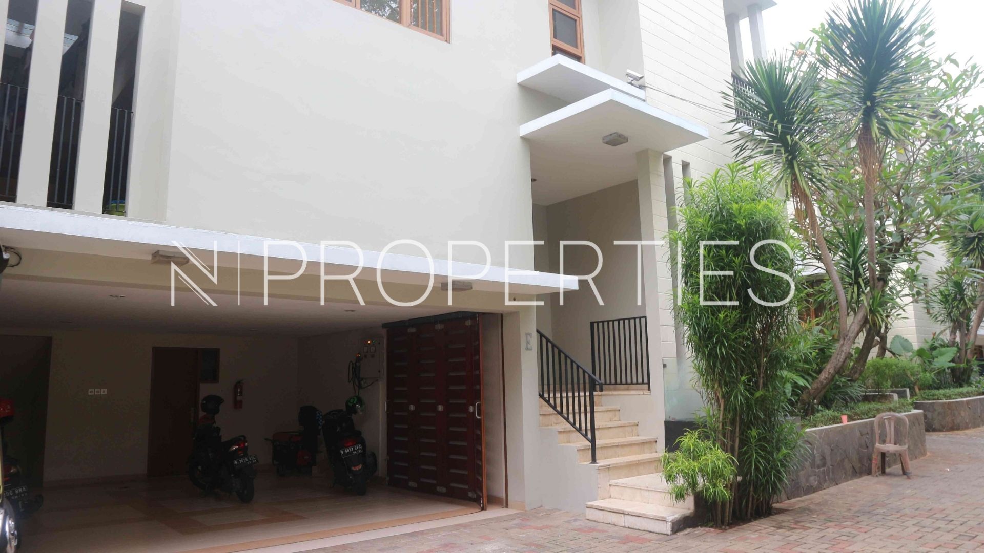 Padma Residence Kemang – Spacious 5BR House