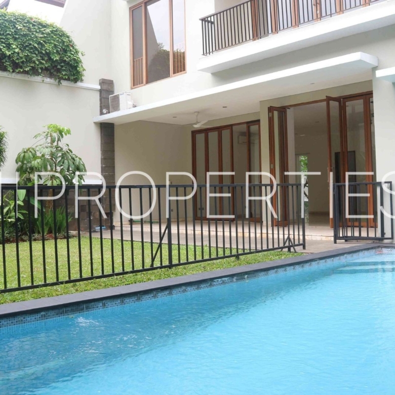KEMANG SELATAN 11 No 105 - Kav E - Swimmingpool