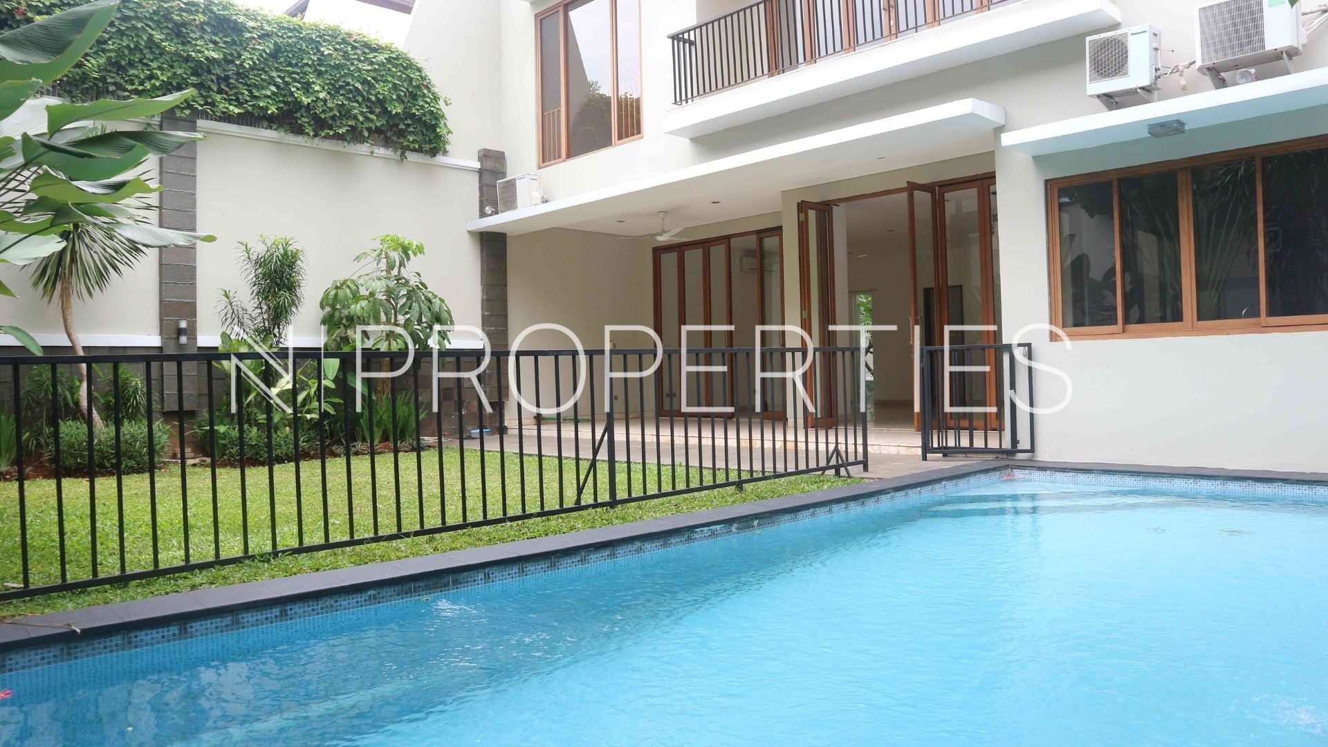 KEMANG SELATAN 11 No 105 - Kav E - Swimmingpool