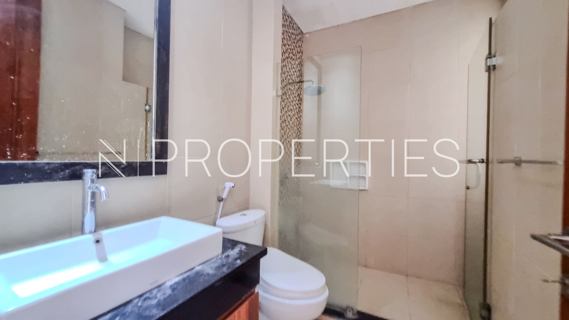 KEMANG SELATAN 11 No 105 – Kav J – Bathroom Well-Proportioned 4BR – Padma Residence Kemang