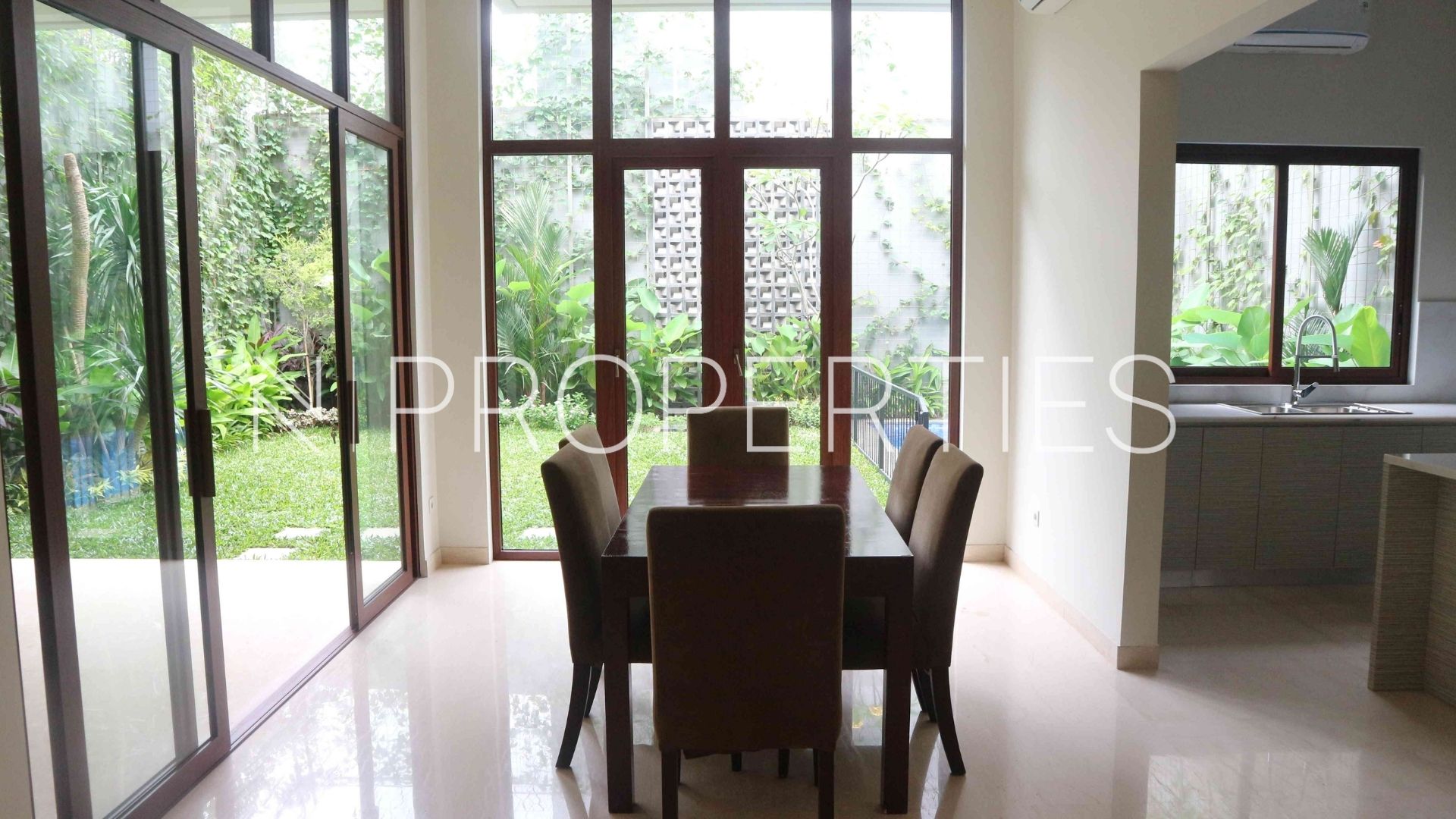 Vasanda Residence Kemang – Spacious 4BR