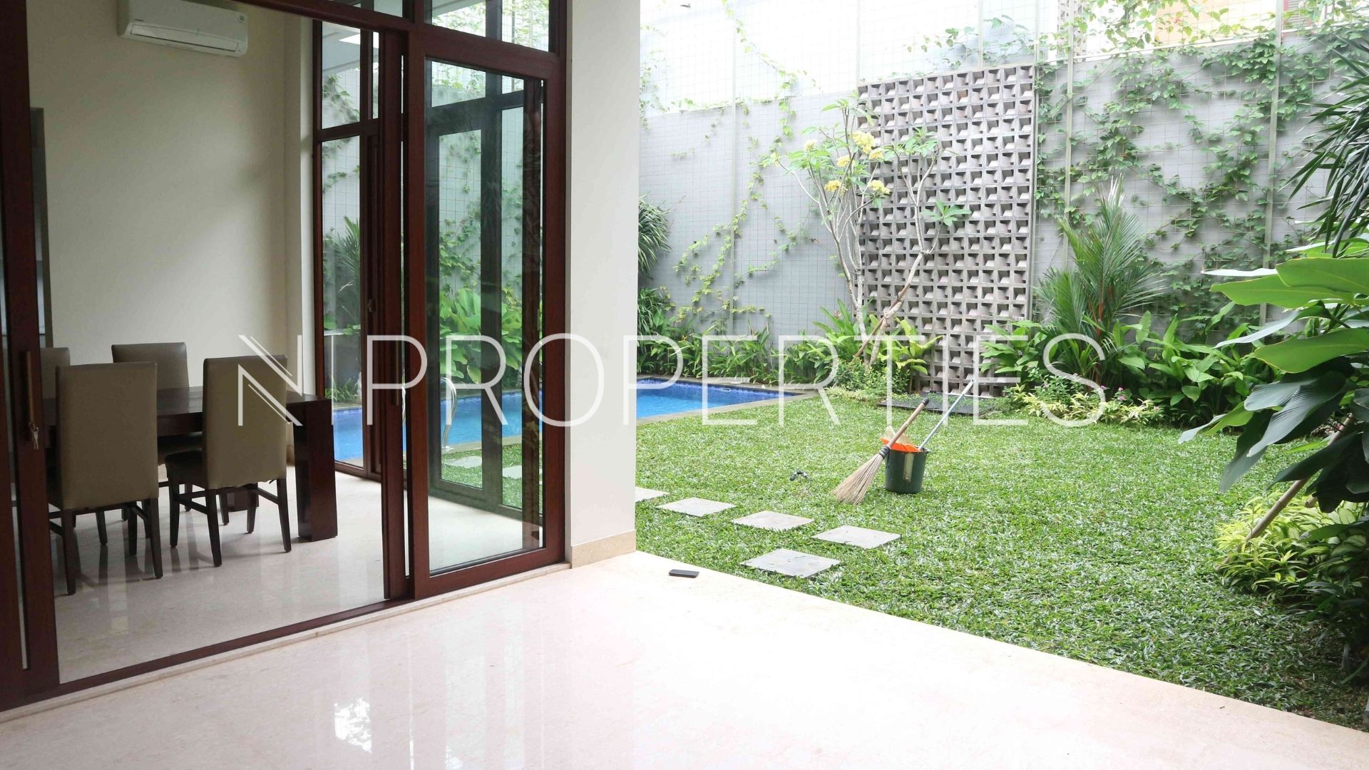 KEMANG SELATAN 1C - NO 2A - BACKYARD