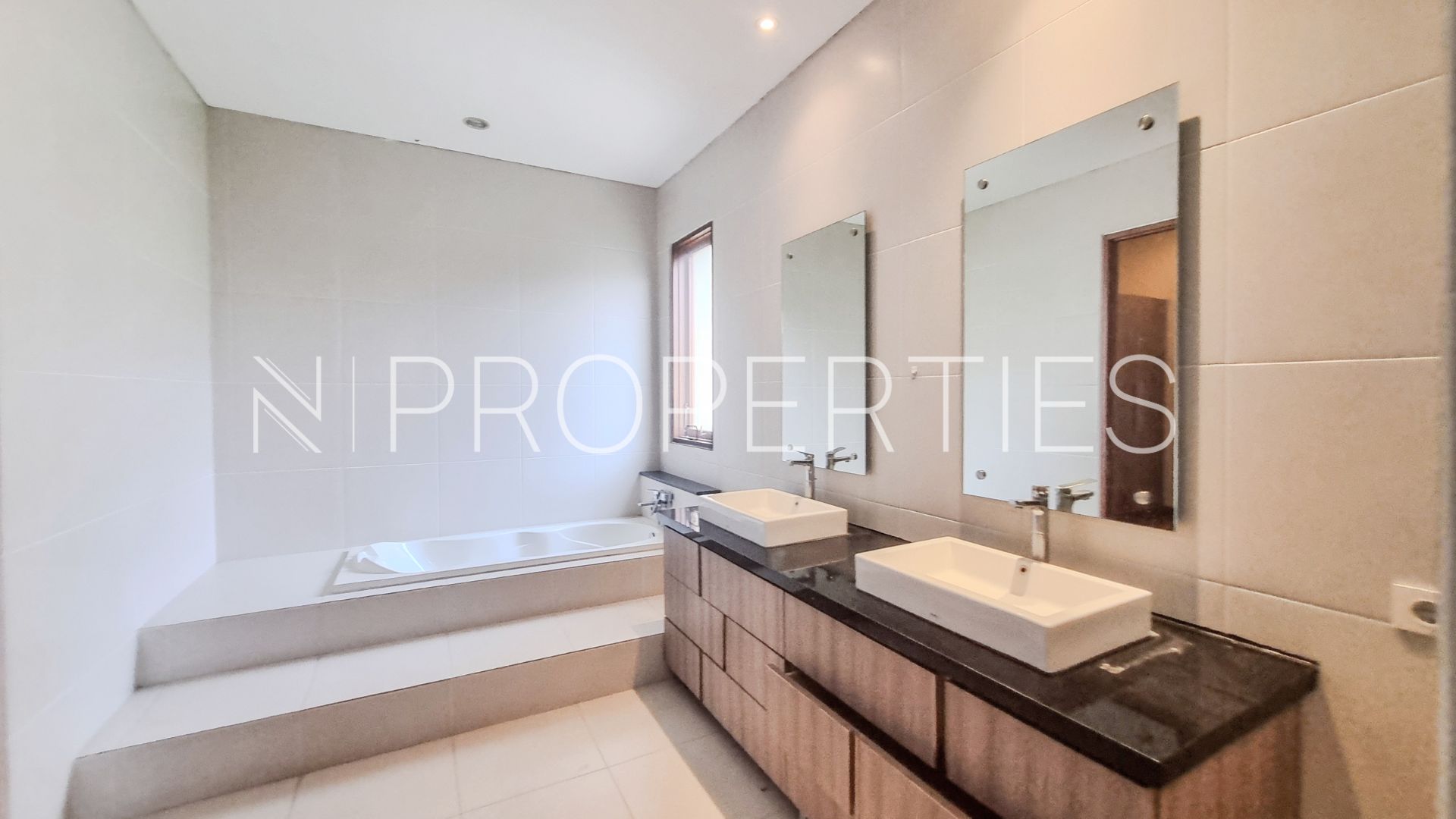 Vishnu Residence Kemang – Well-Proportioned 4BR