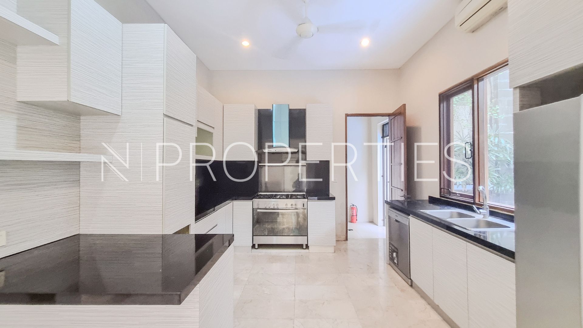 Vishnu Residence Kemang – Well-Proportioned 4BR