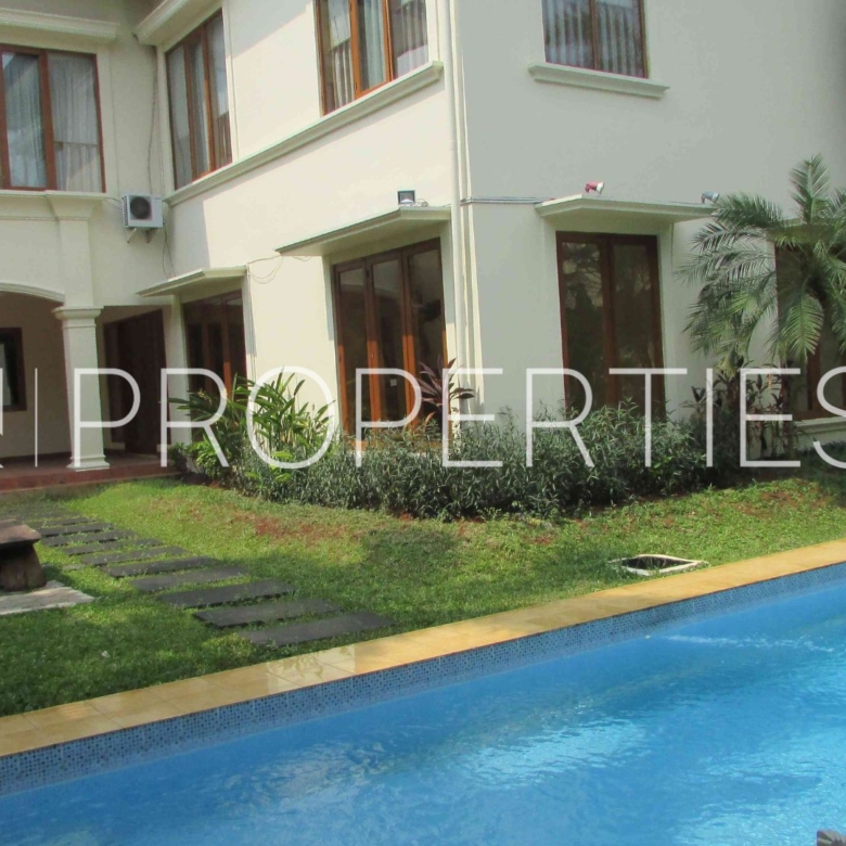 KEMANG TIMUR RAYA NO 50 - Kav B - Swimmingpool