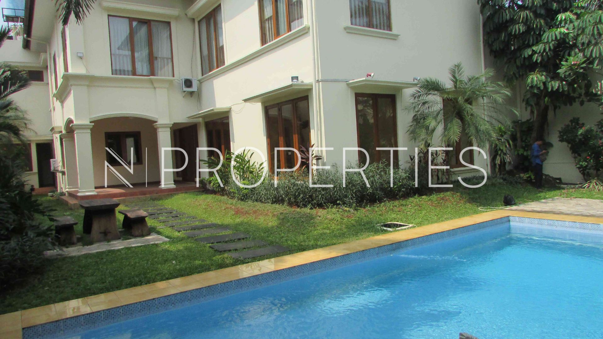 KEMANG TIMUR RAYA NO 50 – Kav B – Swimmingpool KEMANG TIMUR RAYA NO 50 - Kav B - Swimmingpool
