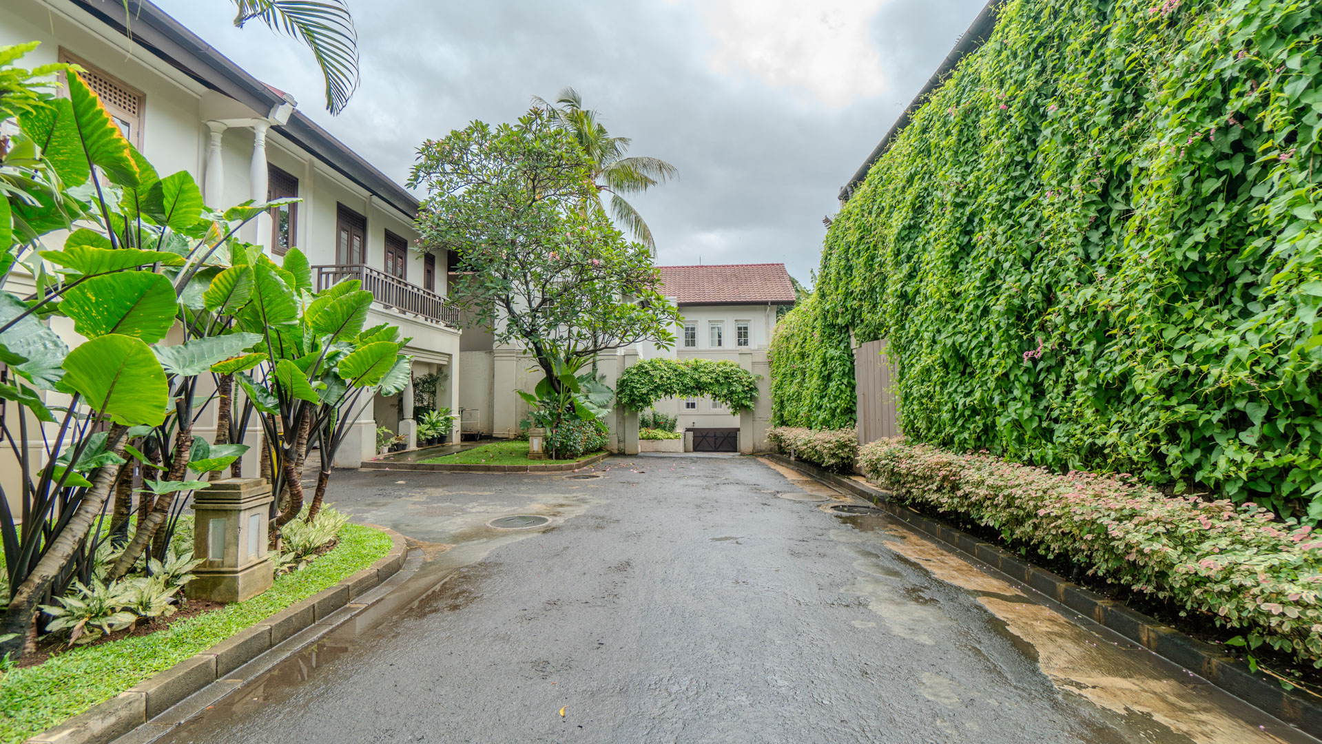 Large-Scale 5BR House at Kemang