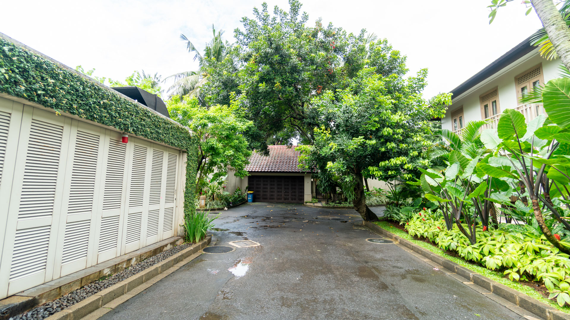 Large-Scale 5BR House at Kemang