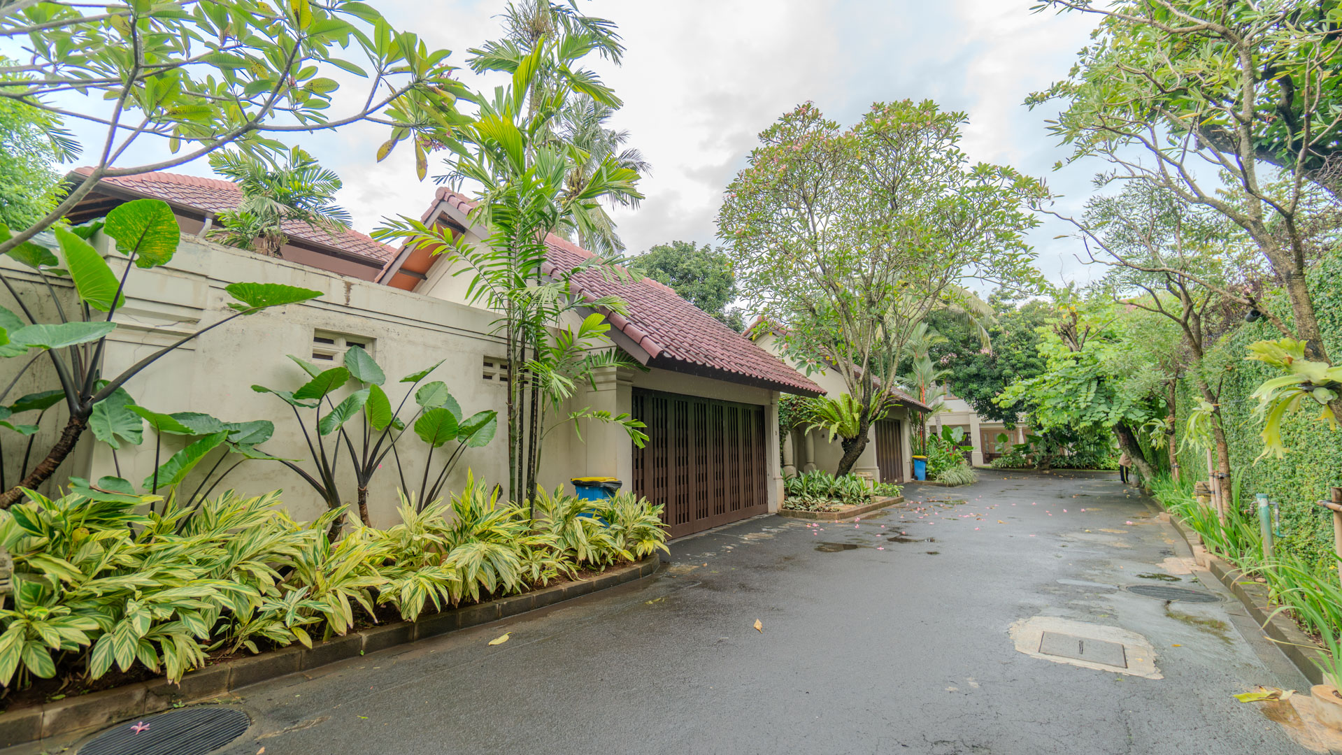 Large-Scale 5BR House at Kemang