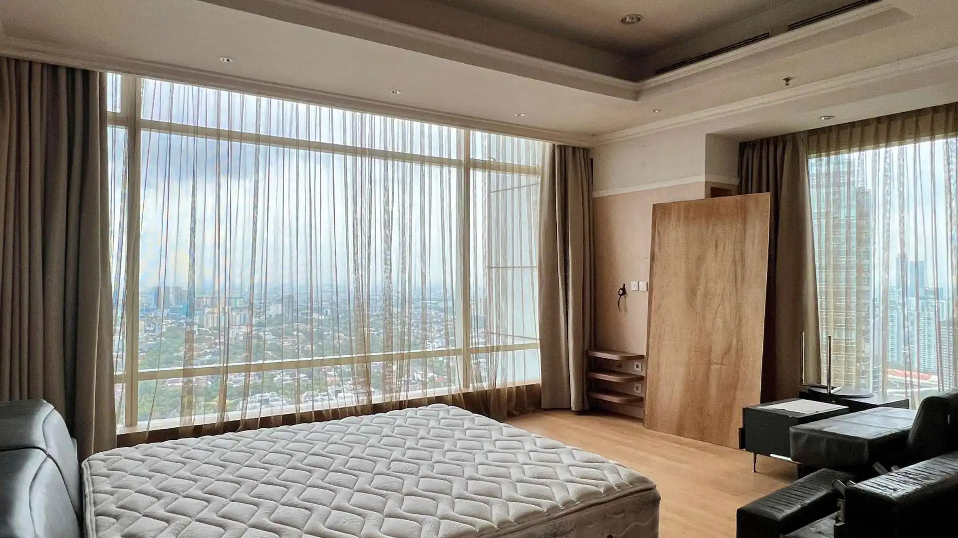 Kempinski Private Residence Large-Scale 3BR Living at Bundaran HI