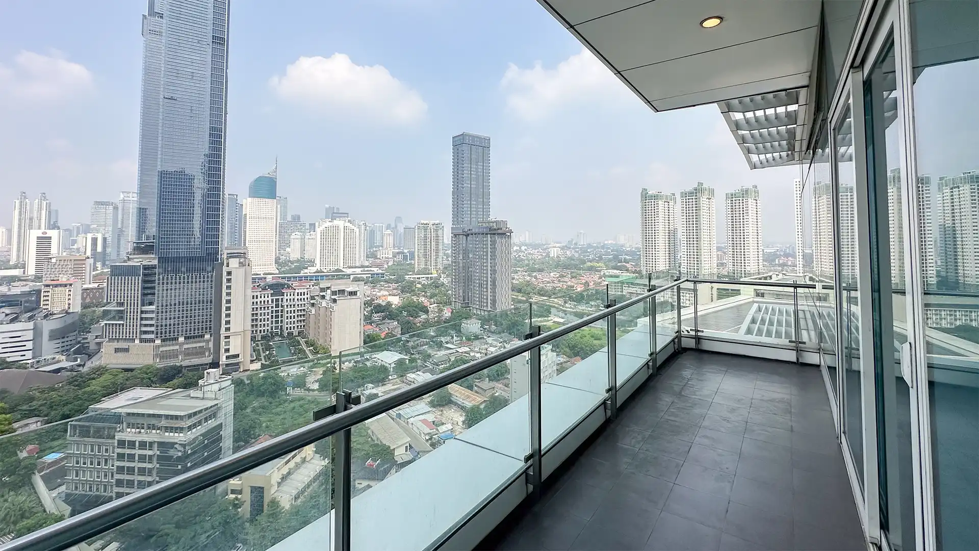 KEMPINSKI-2BR-BALCONY Well-Located 2BR Residence – Kempinski Private Residence