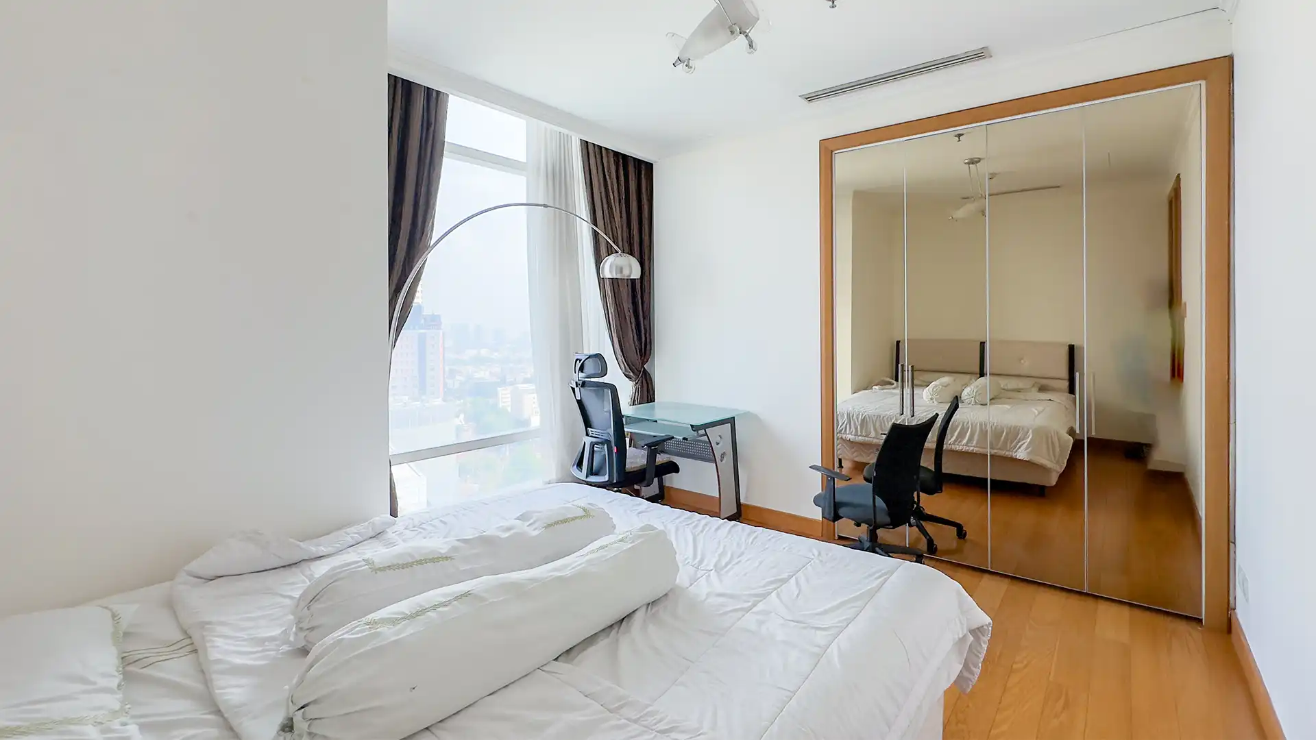 KEMPINSKI-2BR-BEDROOM 1 (4 Well-Located 2BR Residence – Kempinski Private Residence