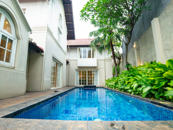 Large-Scale 5BR House at Kemang
