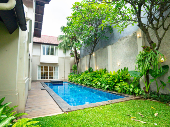 Large-Scale 5BR House at Kemang