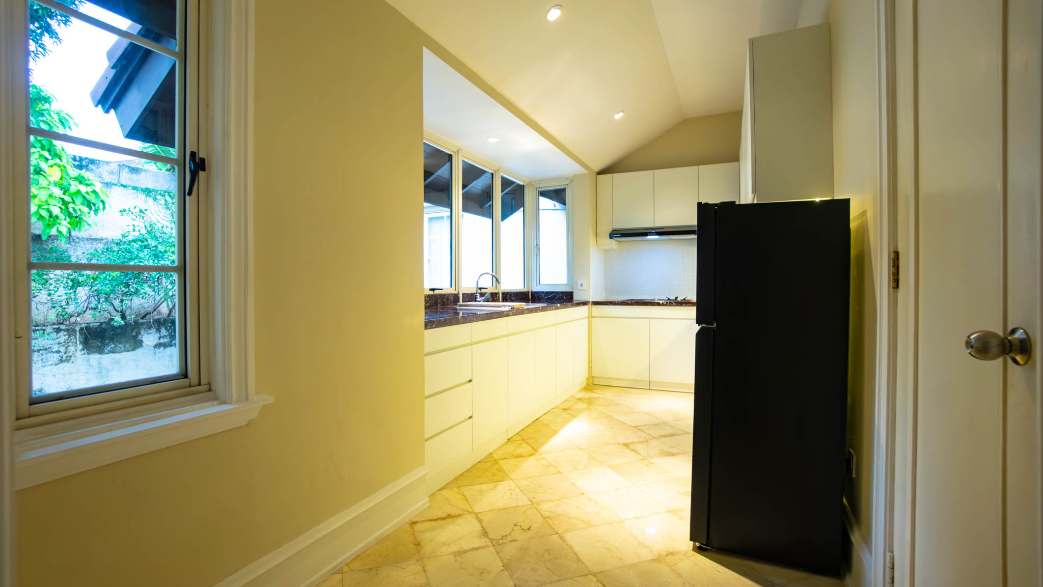 Large-Scale 5BR House at Kemang