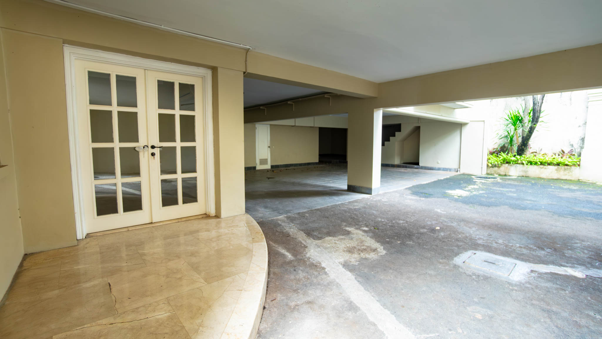 Large-Scale 5BR House at Kemang