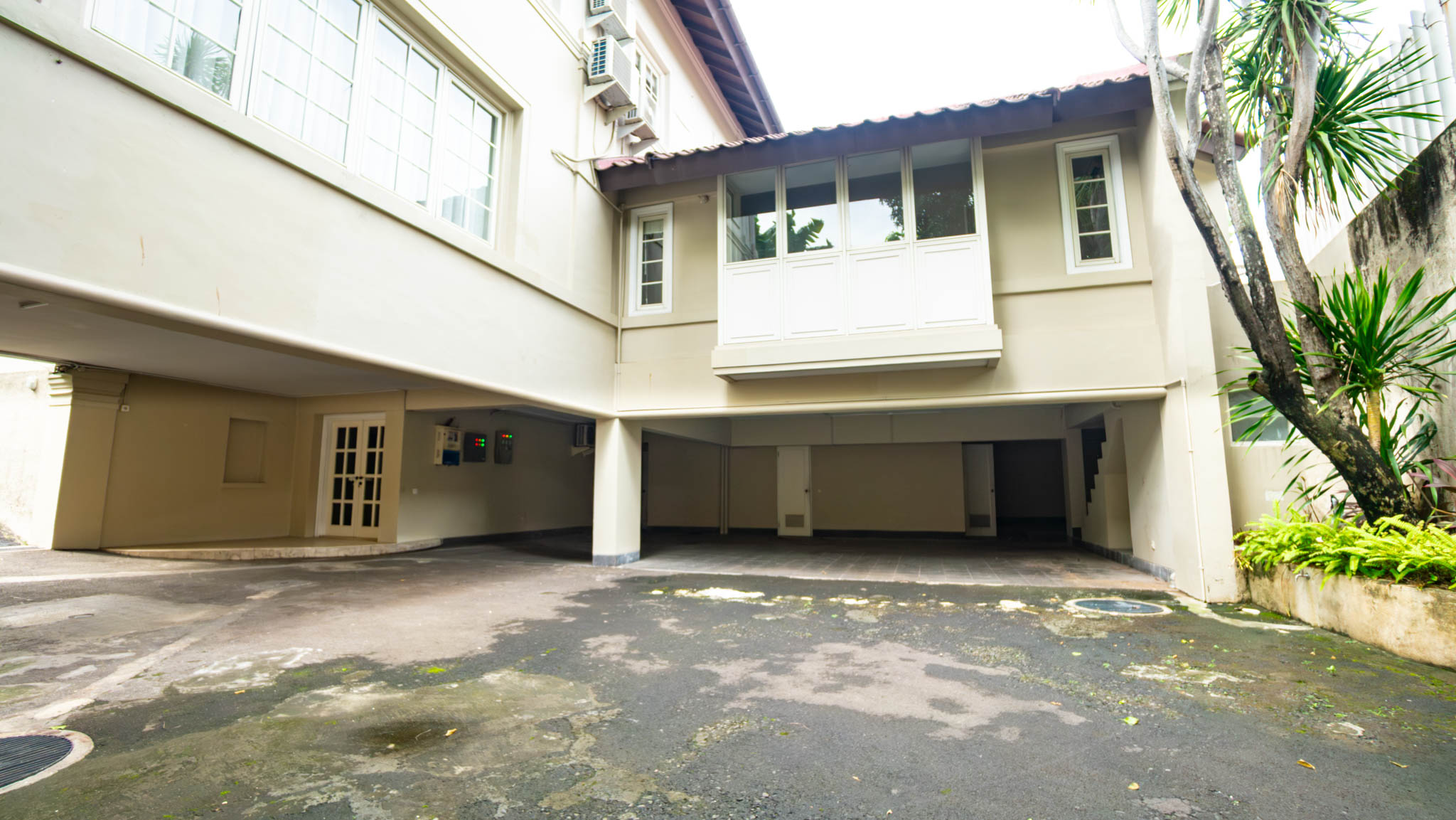 Large-Scale 5BR House at Kemang