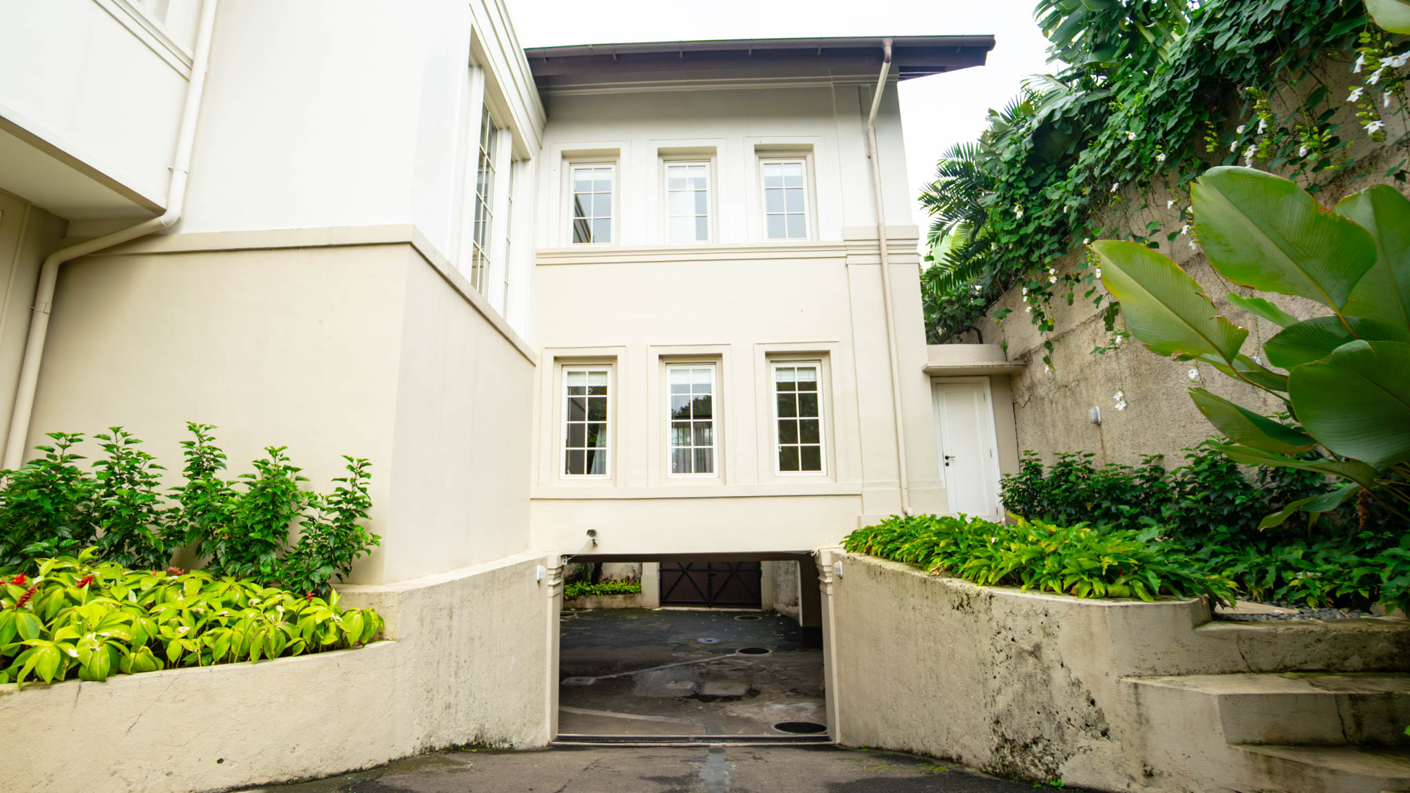 Large-Scale 5BR House at Kemang