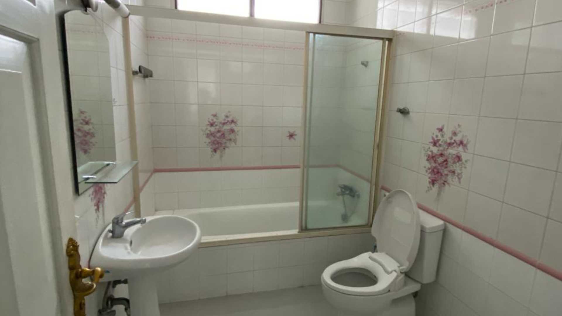 Karang Asem-4BR-Bathroom 1 Kuningan – Luxury Stylish 4BR House