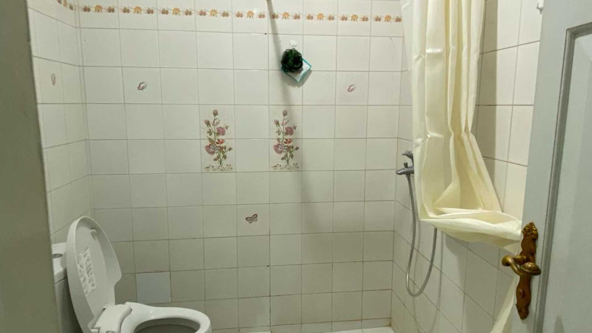 Karang Asem-4BR-Bathroom 3 Kuningan – Luxury Stylish 4BR House