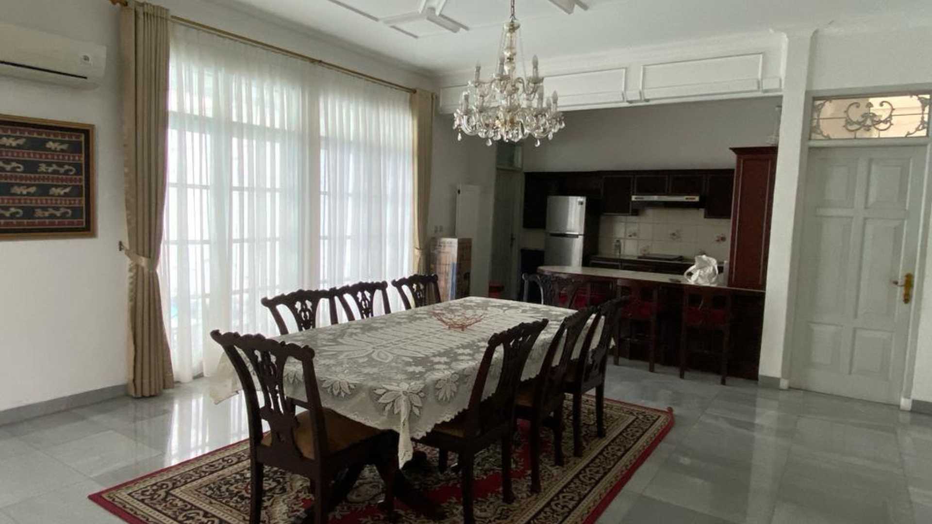 Karang Asem-4BR-Dining & Kitchen Area Kuningan – Luxury Stylish 4BR House