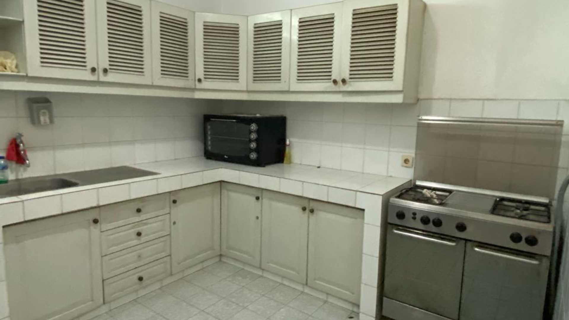 Karang Asem-4BR-Kitchen Area Kuningan – Luxury Stylish 4BR House