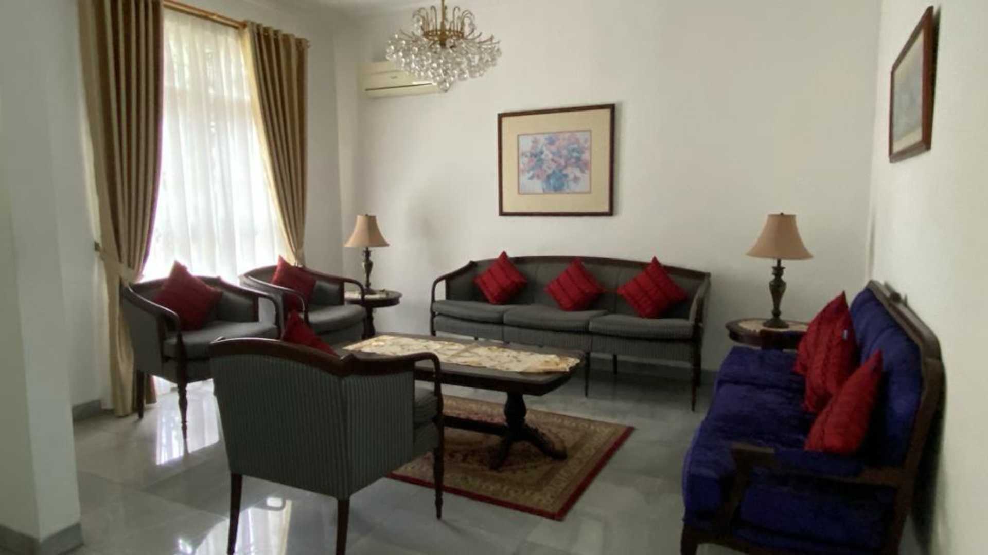 Karang Asem-4BR-Living Area Kuningan – Luxury Stylish 4BR House