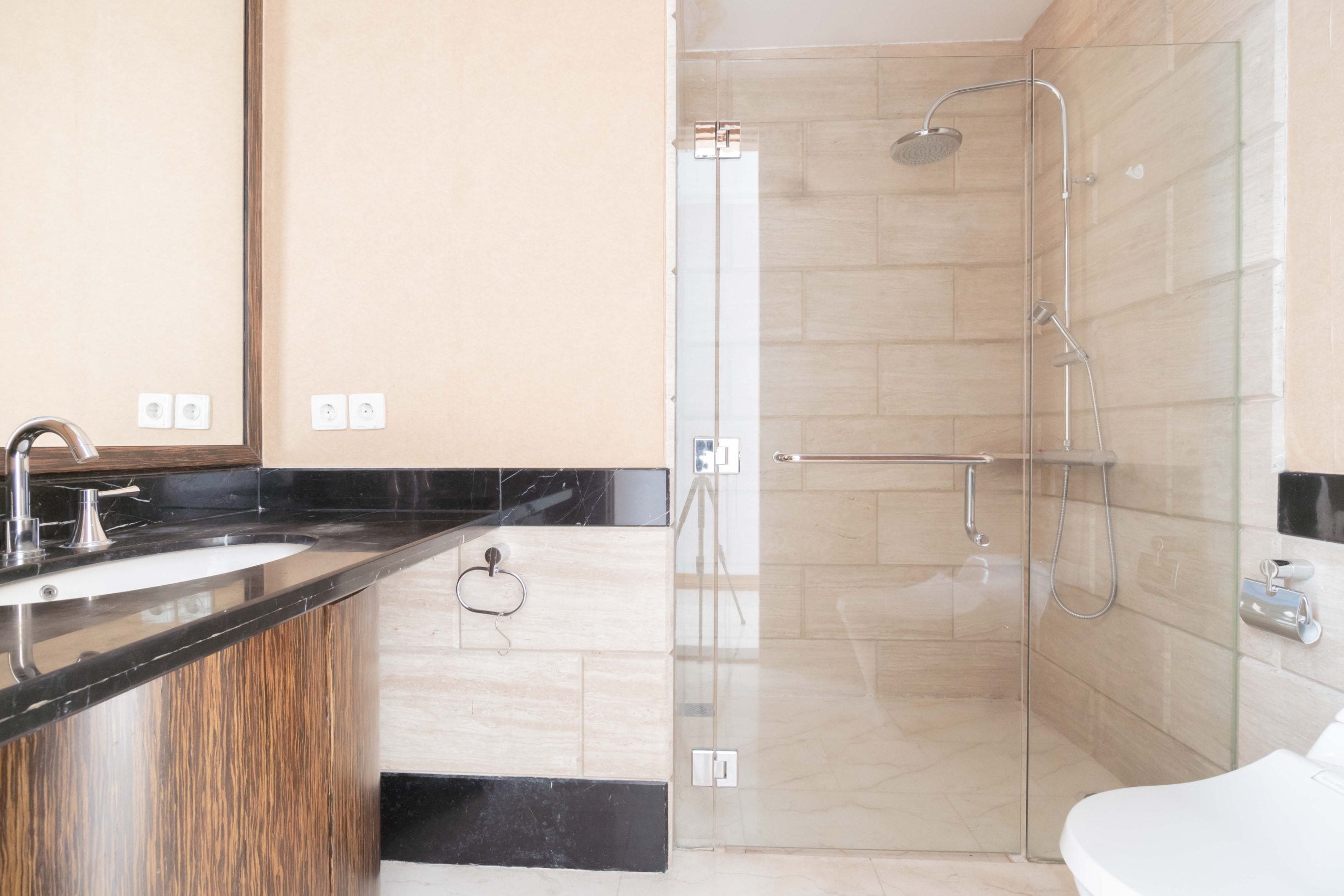 Kempinski Private Residence-2BR-Shower Efficient 2BR Apartment – Kempinski Private Residence