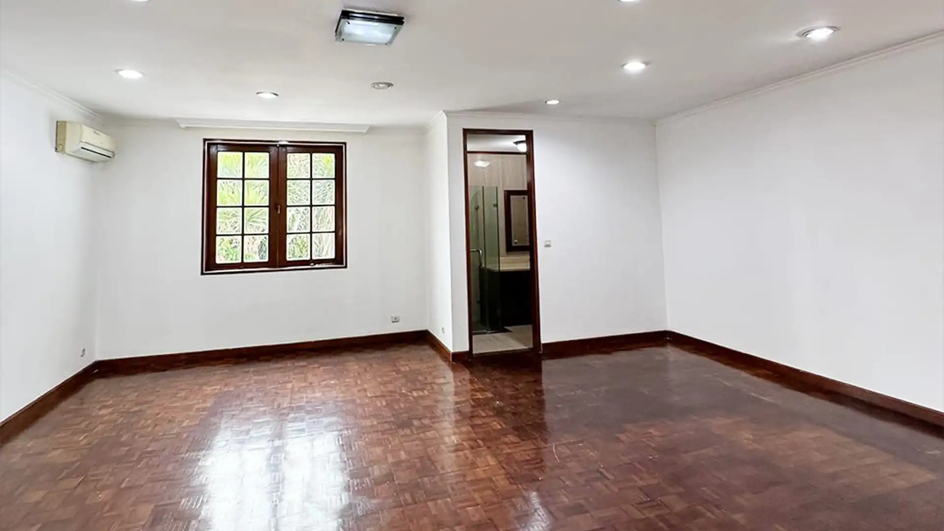 LEMBANG NO.40-5BR-Bedroom Grand 5BR Estate at Menteng