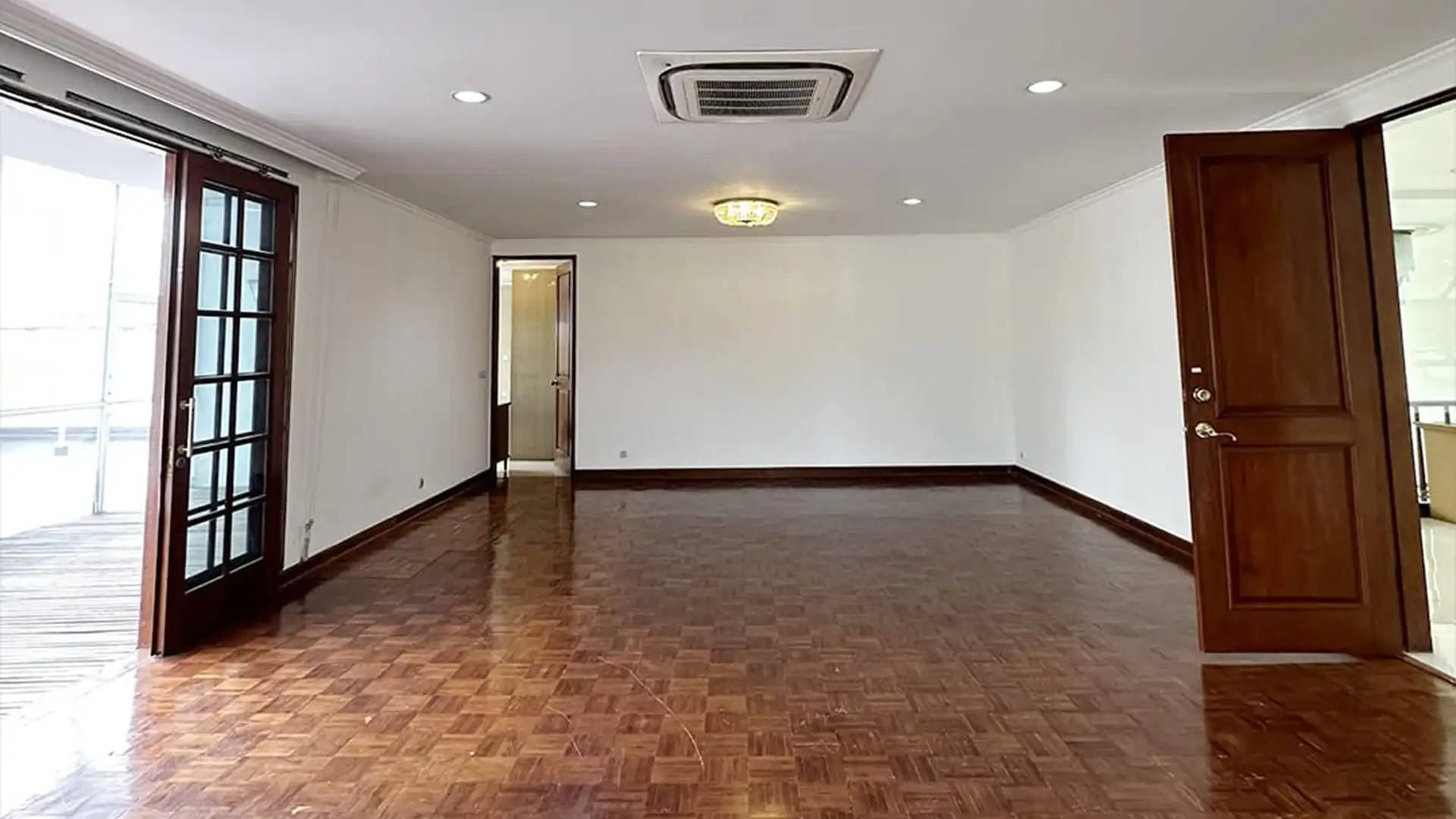 LEMBANG NO.40-5BR-Living Area Grand 5BR Estate at Menteng