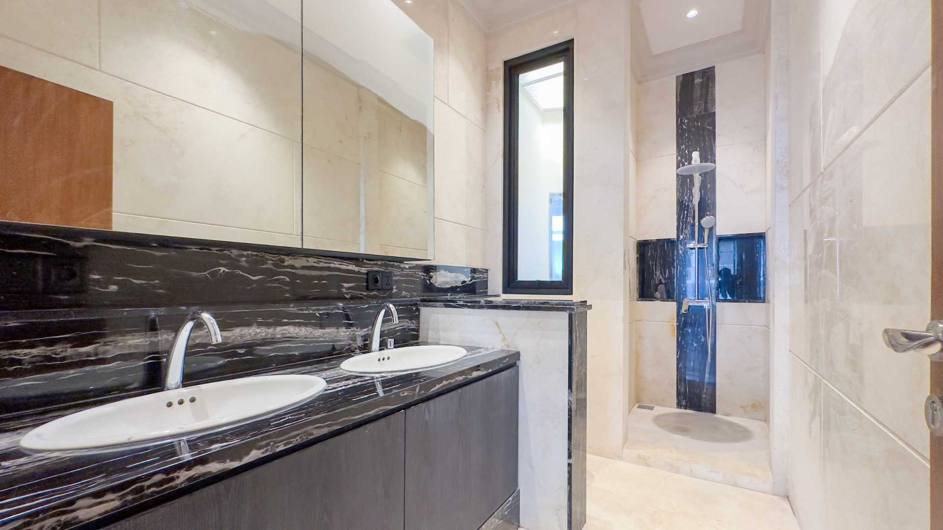 MENTENG-3BR-Bathroom 3 Well-Balanced 3BR House at Menteng