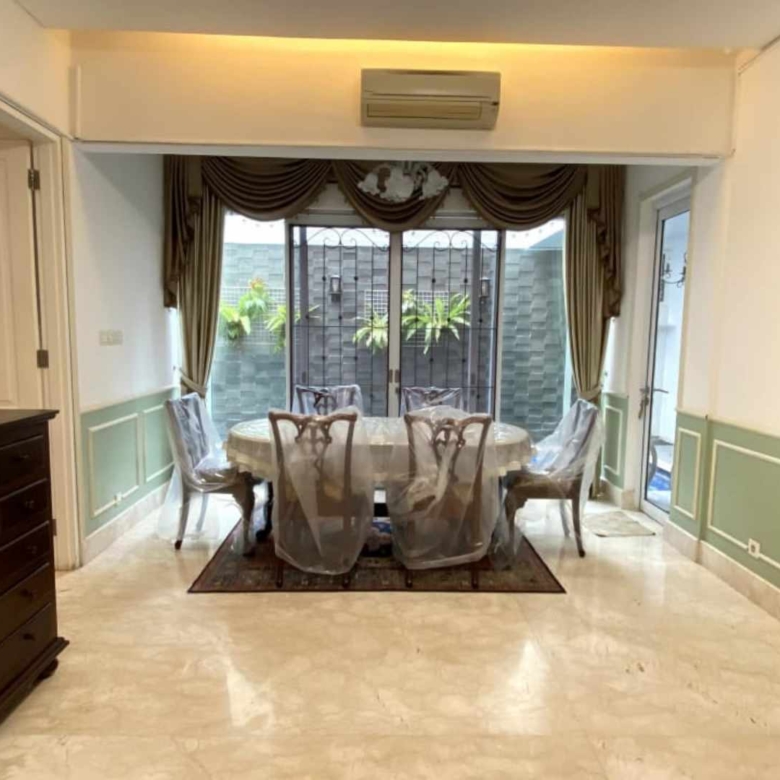 Menteng-4BR-Dining Area