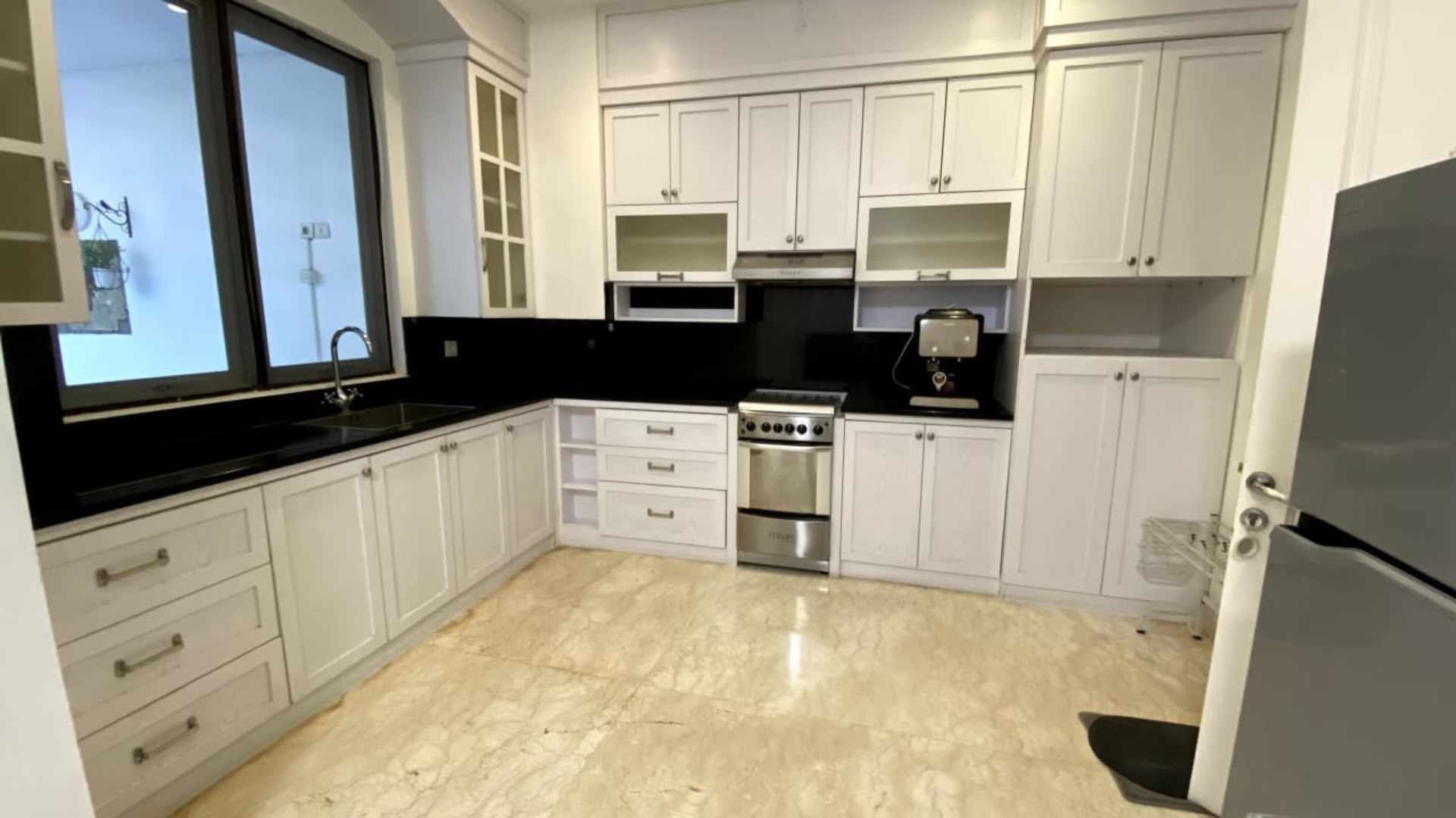 Menteng-4BR-Kitchen Area Well-Proportioned 4BR House at Menteng