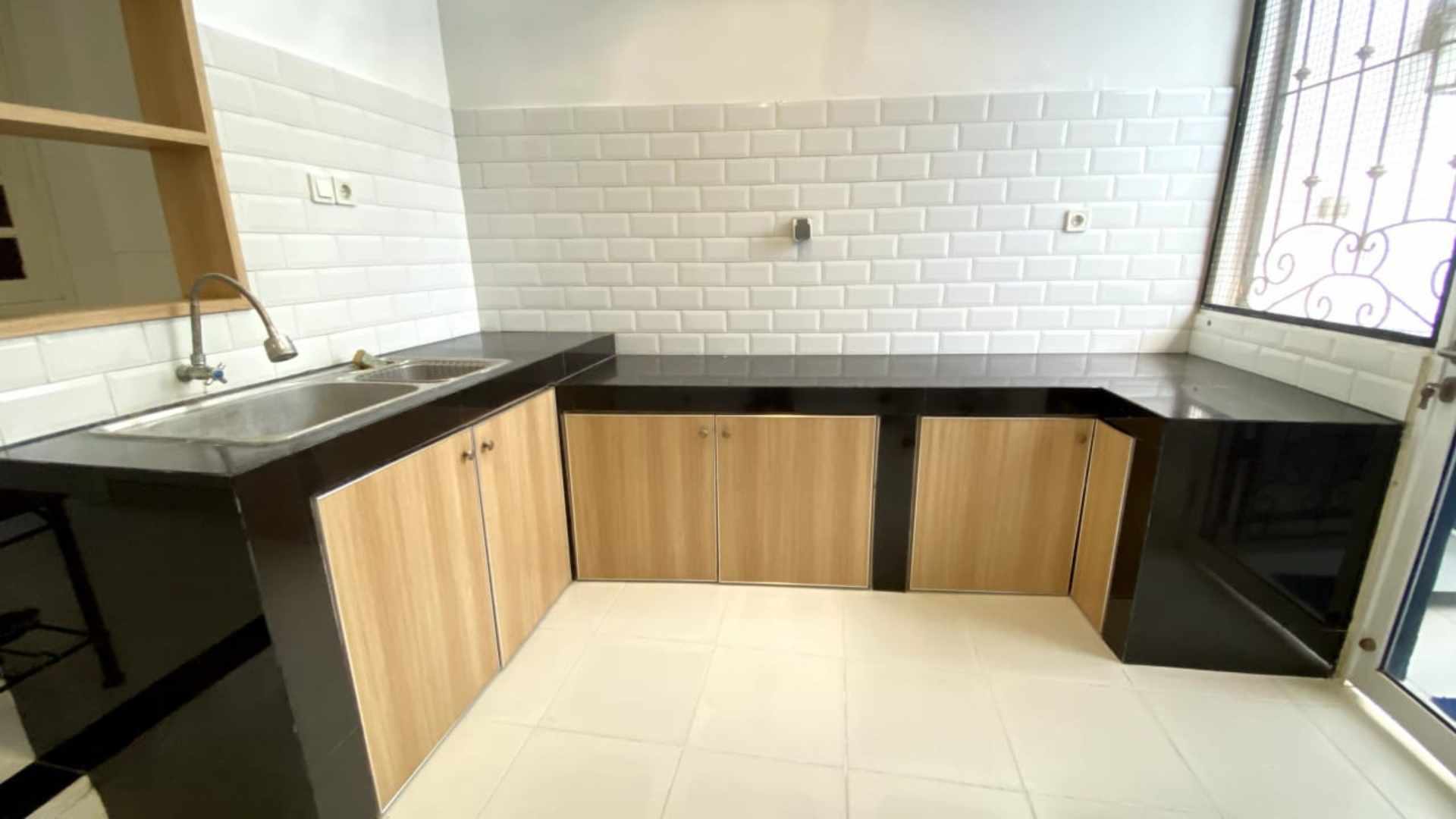 Menteng-4BR-Wet Kitchen Area Well-Proportioned 4BR House at Menteng