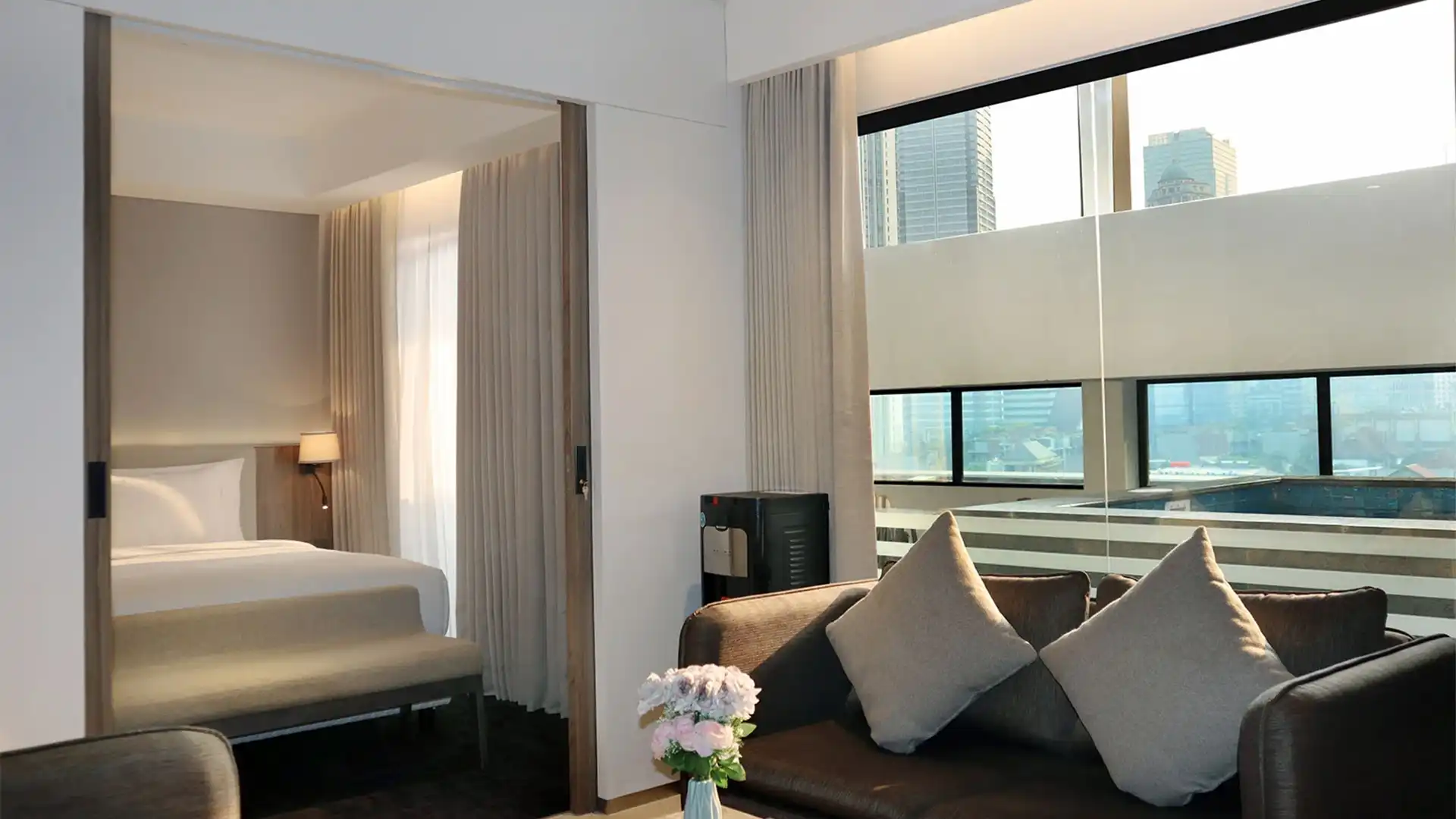OAKWOOD-1BR-LIVING & BEDROOM Oakwood Suites Kuningan – Comfortable 1BR Serviced Apartment