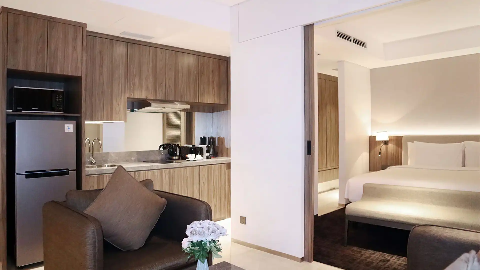 OAKWOOD-1BR-LIVING & KITCHEN AREA Oakwood Suites Kuningan – Comfortable 1BR Serviced Apartment