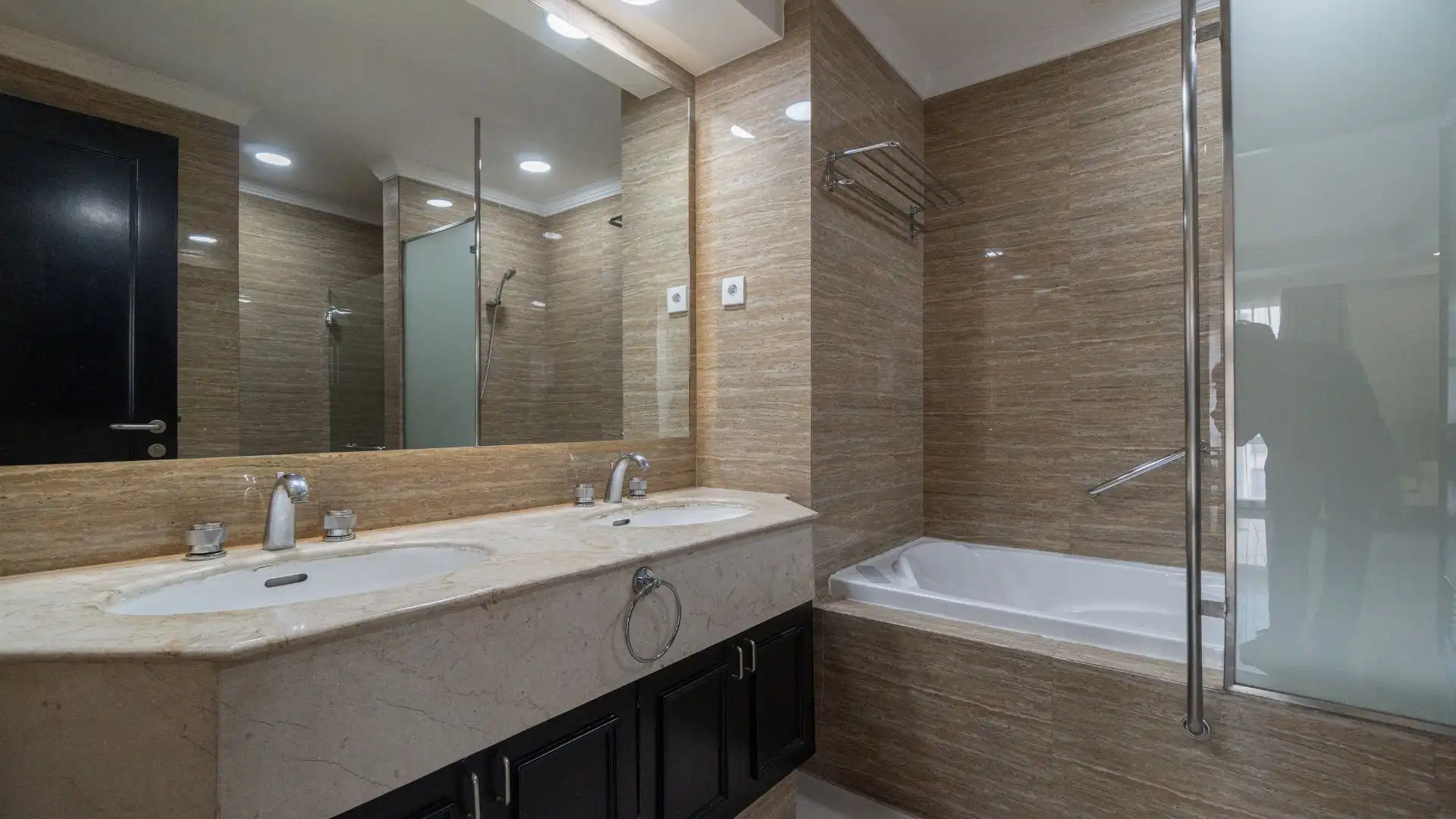 PIGA-3BR-BATHROOM 3 Pondok Indah Golf Apartment – Premium 3BR