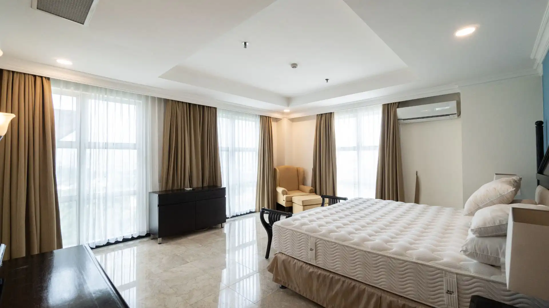 PIGA-3BR-MASTER BEDROOM 2 Pondok Indah Golf Apartment – Premium 3BR
