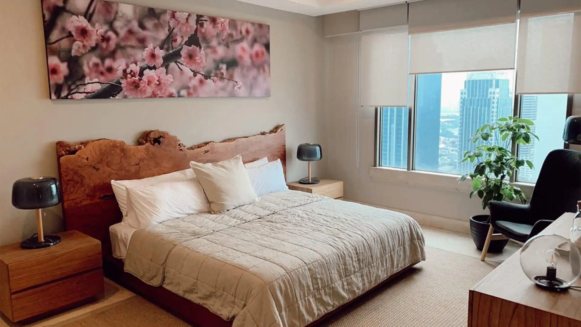 Plaza Residence – Large 3BR Apartment