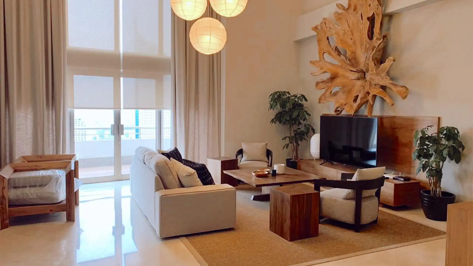 PLAZA RESIDENCE-3BR-LIVING AREA