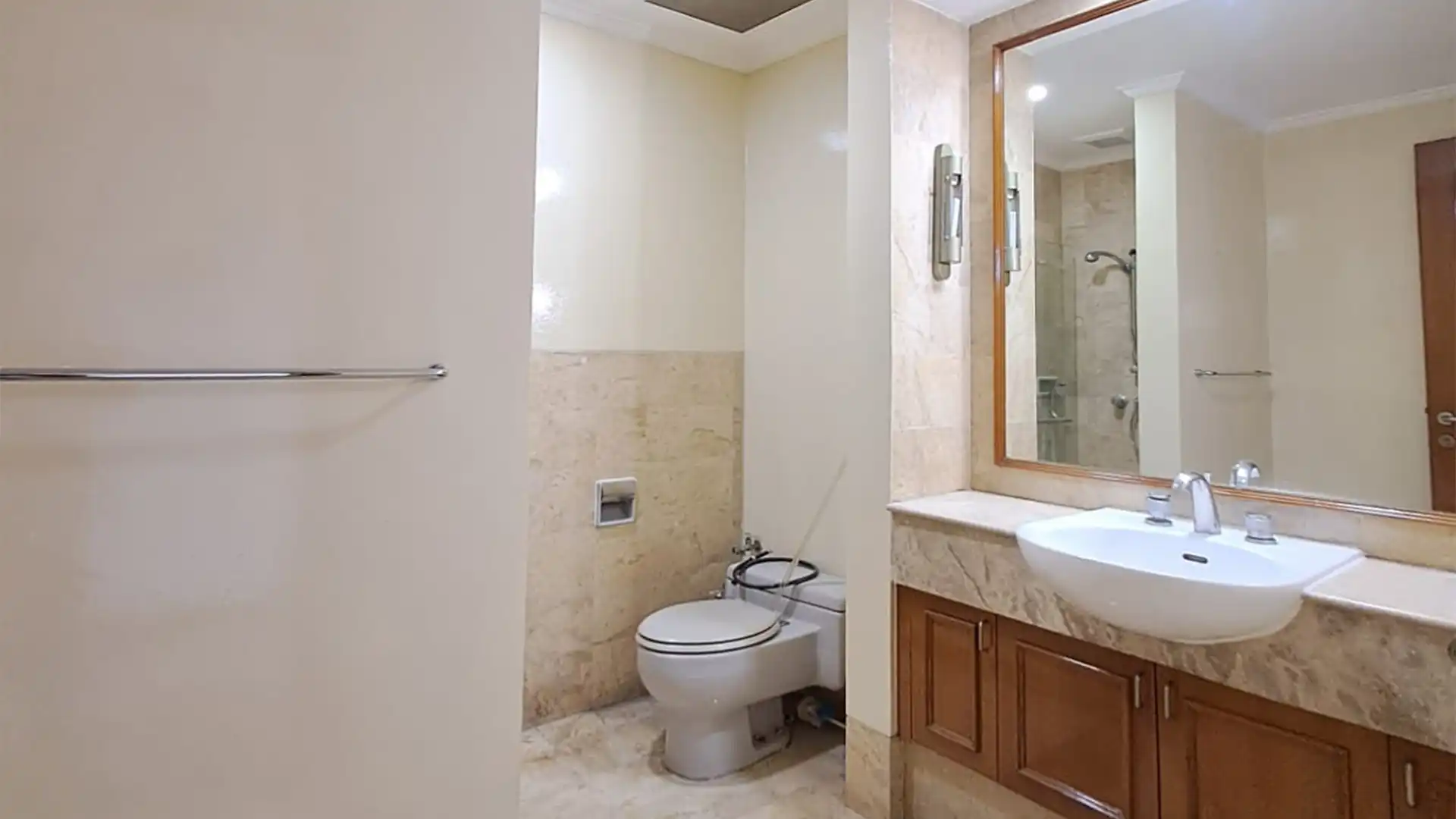 Pondok Indah Golf-3BR-Bathroom Well-Sized 3BR – Pondok Indah Golf Apartment