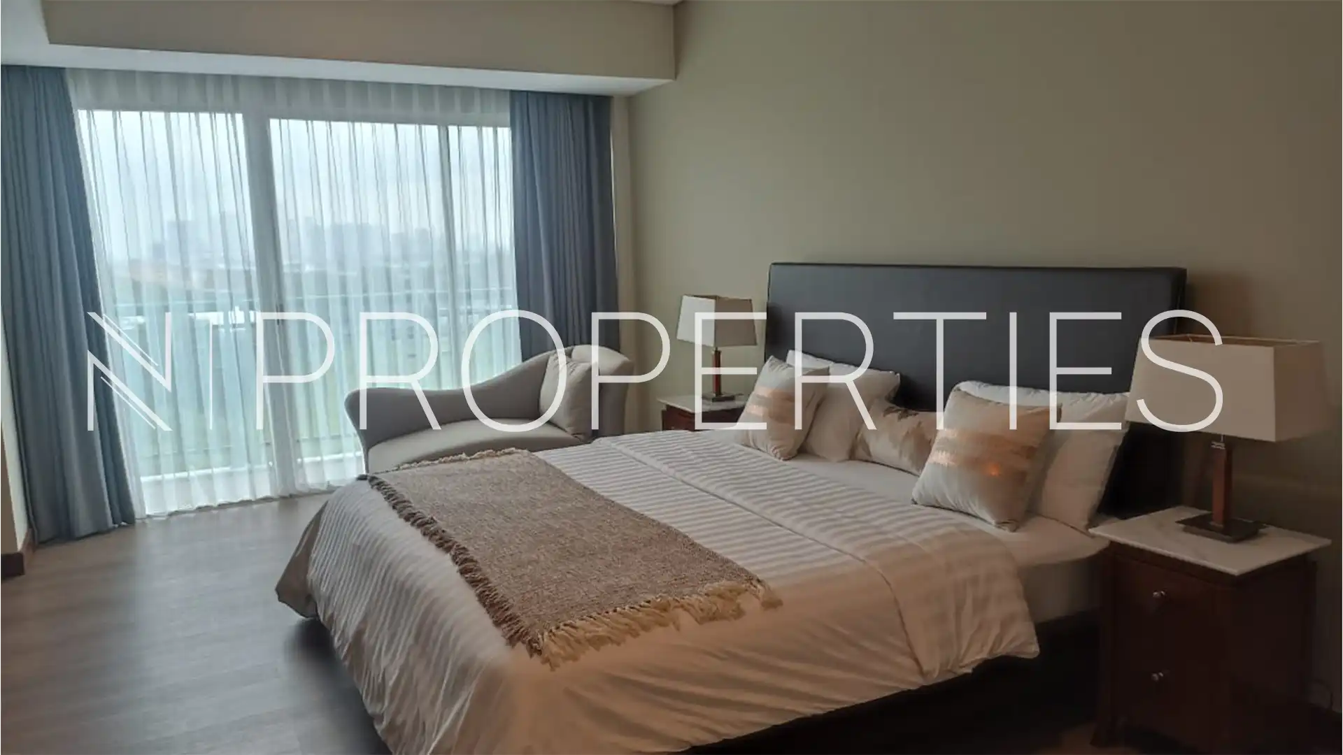 Pondok Indah Golf Apartment – 3BR Luxury