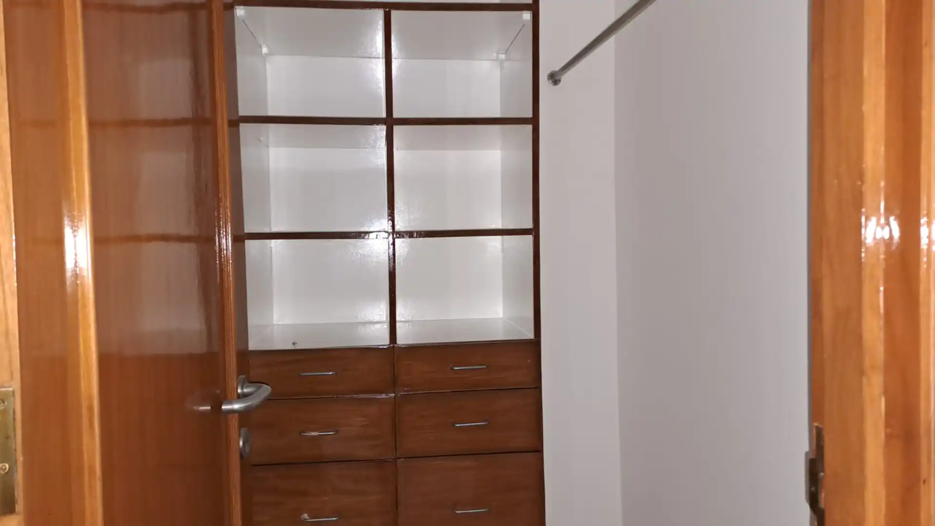 Pondok Indah Golf-3BR-Storage Cabinet Well-Sized 3BR – Pondok Indah Golf Apartment