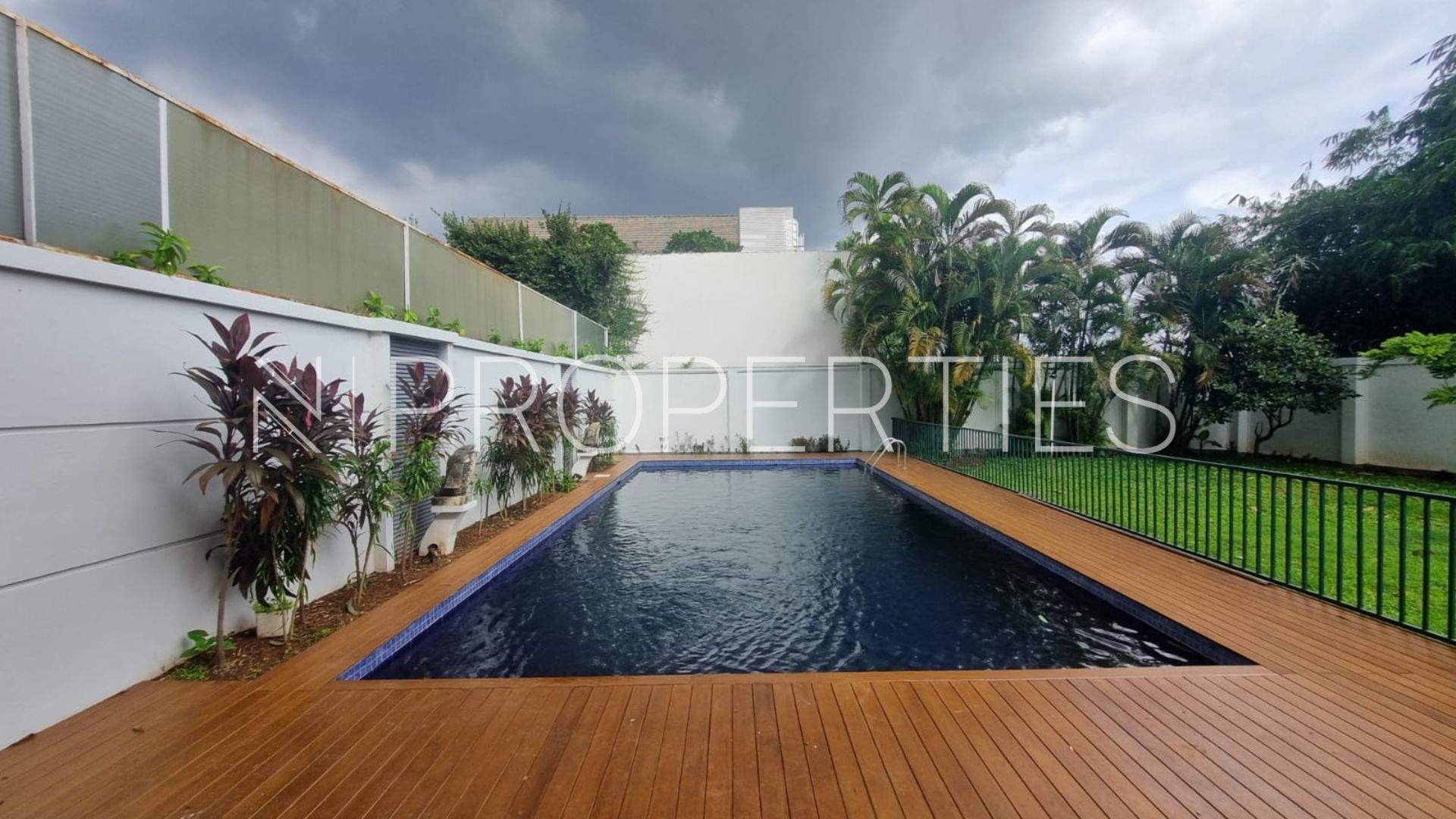 Puri Sakti 2 Kav E - Swimming pool