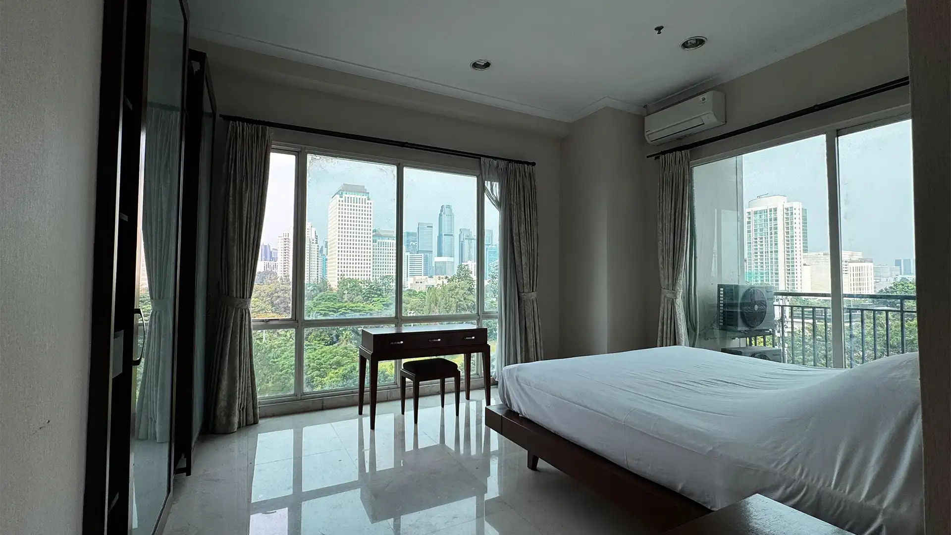 Senayan Residence – Spacious 3BR Apartment