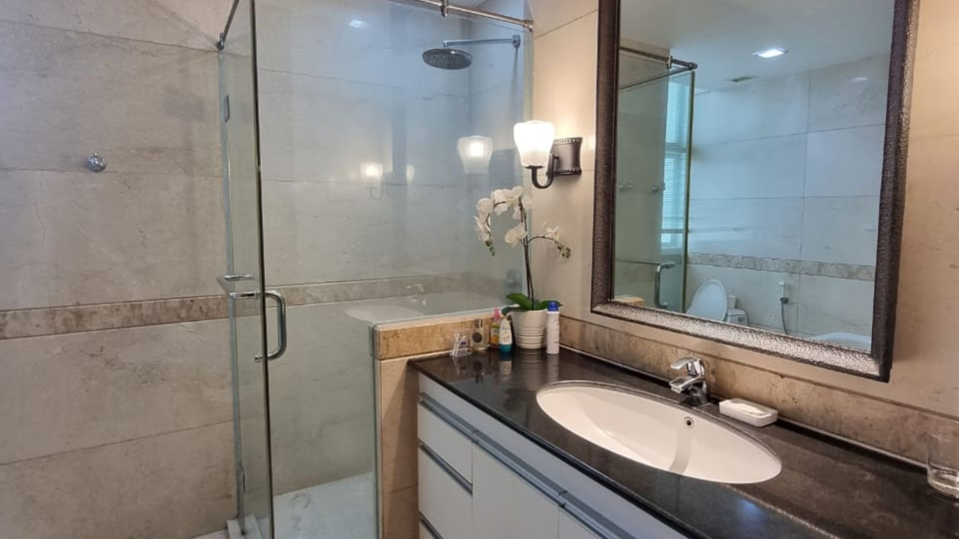 Senayan City Residence-3BR-Bathroom sink Senayan City Residence – Spacious 3BR Apartment